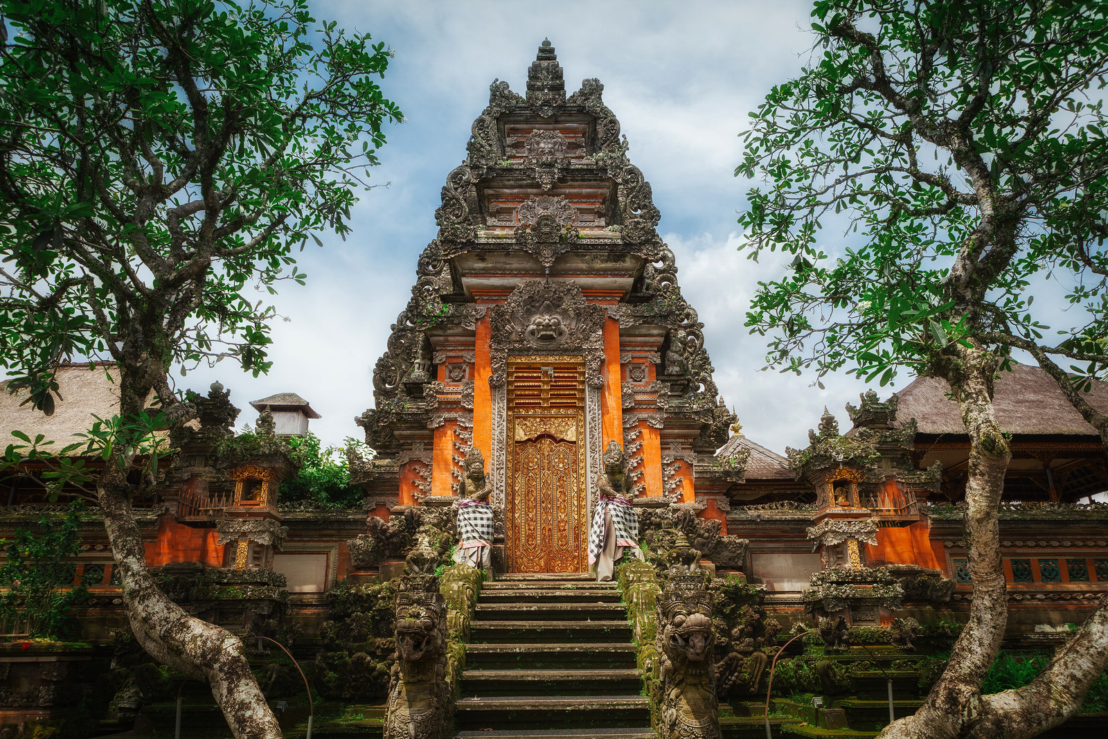 Индонезия. Убуд Бали Индонезия. Убуд Бали храмы. Королевский дворец Пури Сарен Агунг. Бали остров Убуд.