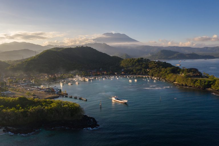 Dramatic,View,Of,A,Boat,Leaving,The,Padang,Bai,Harbor