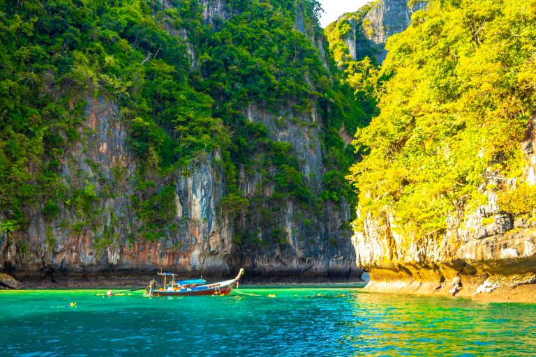 Longtail,Long,Tail,Boat,Boats,At,The,Beautiful,Famous,Beach