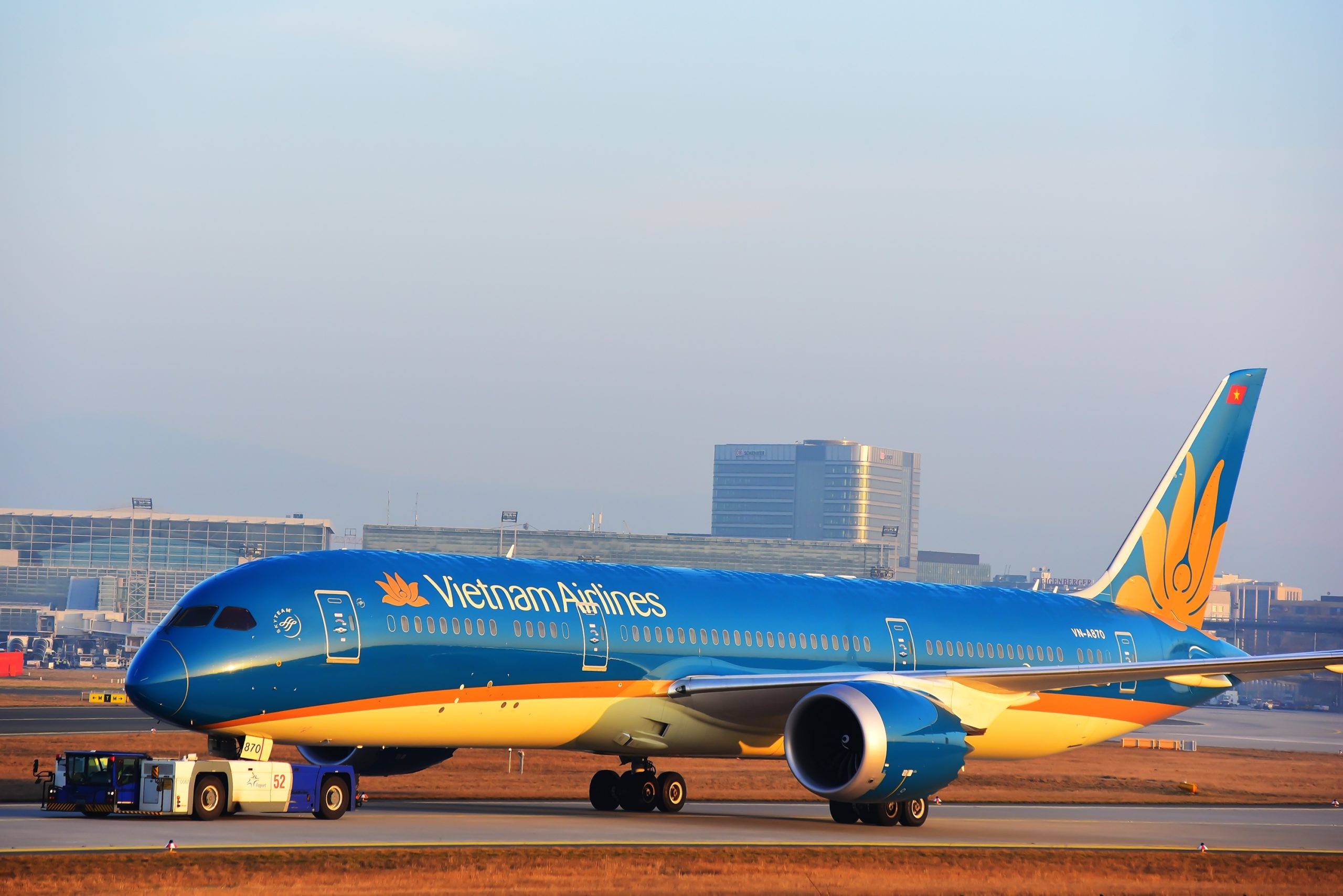 Boeing,787-9,Of,Vietnam,Airlines,In,Thefrankfurt,Airport,On,March