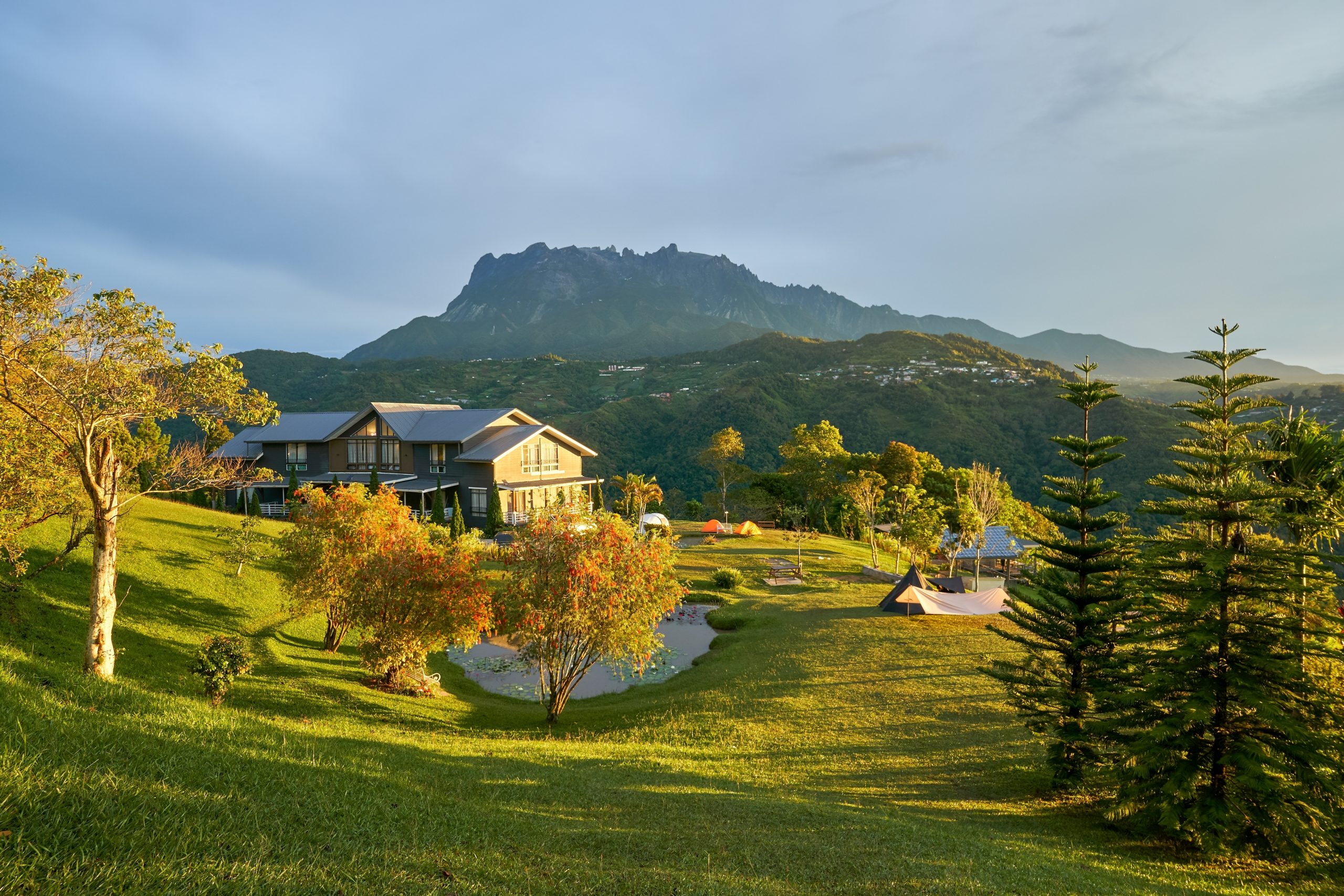 Morning,View,Mount,Kinabalu,From,Hounon,Ridge,Farmstay,And,Camping,