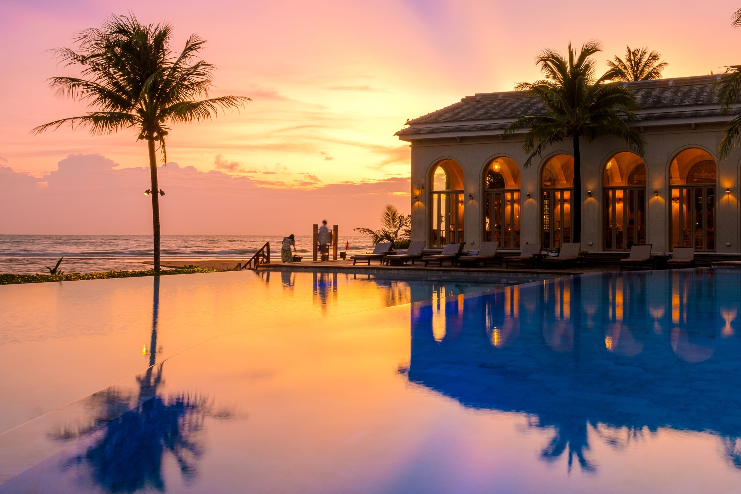 A,Young,Couple,Of,Men,And,Women,At,A,Swimming