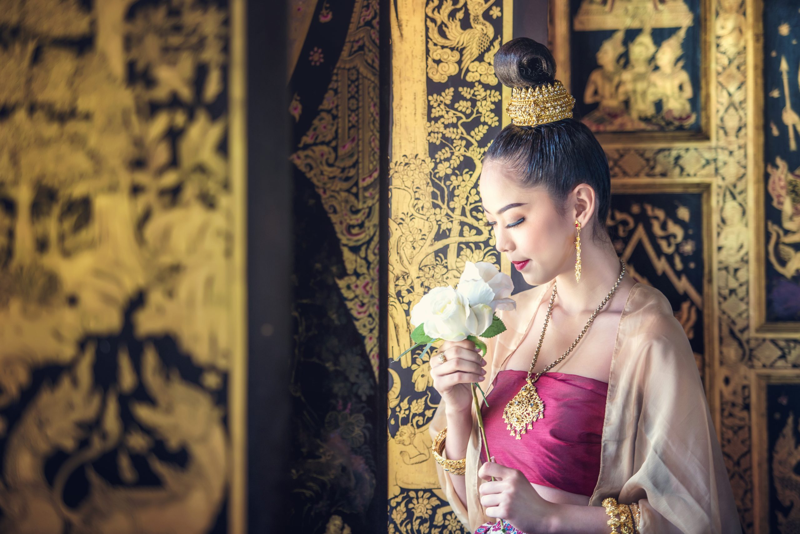 Beautiful,Woman,In,Traditional,Dress,Costume,asian,Woman,Wearing,Typical,Thai