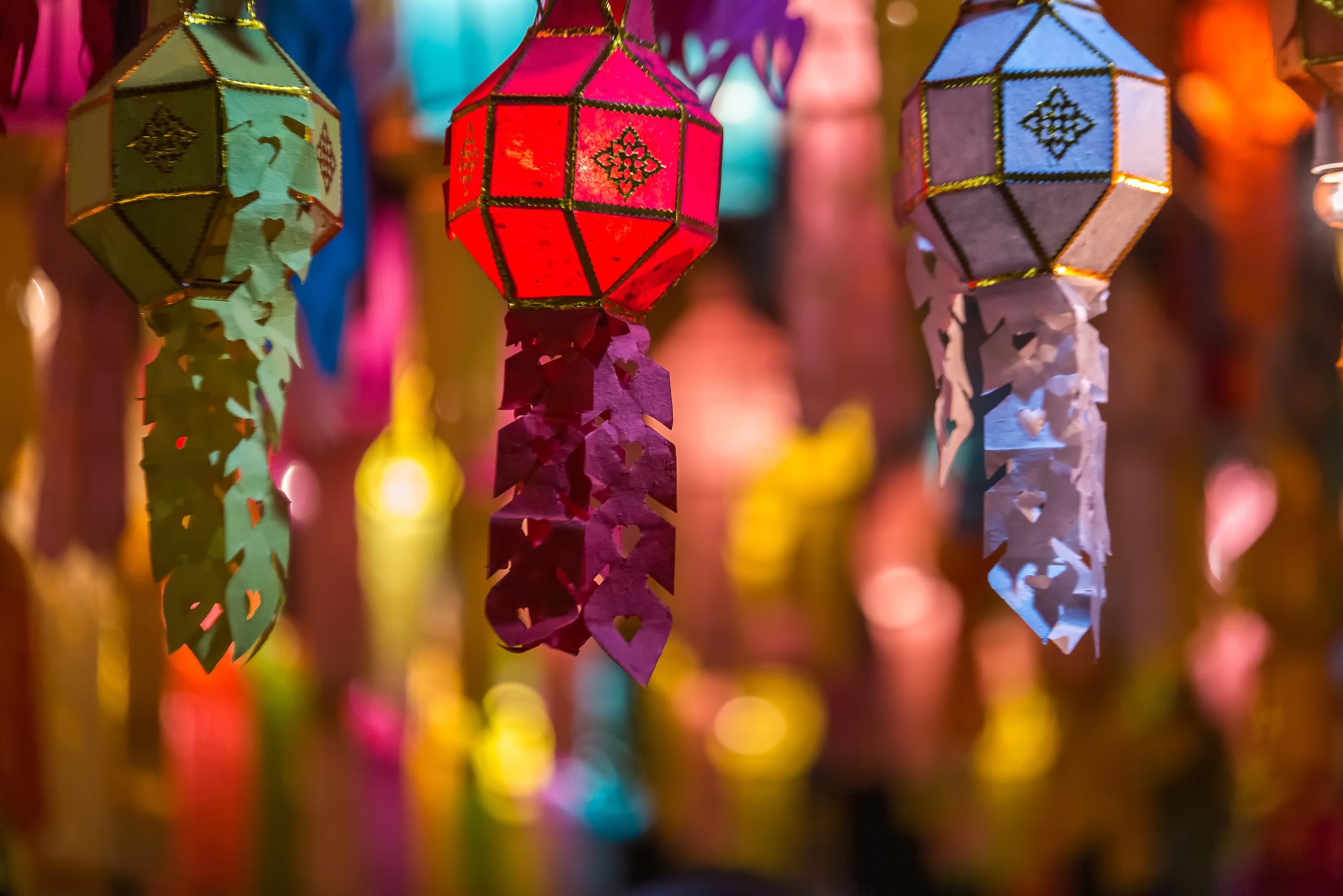 Loi,Krathong,Lantern,Candle,Twilight,Time,Festival,Held,Yearly,At