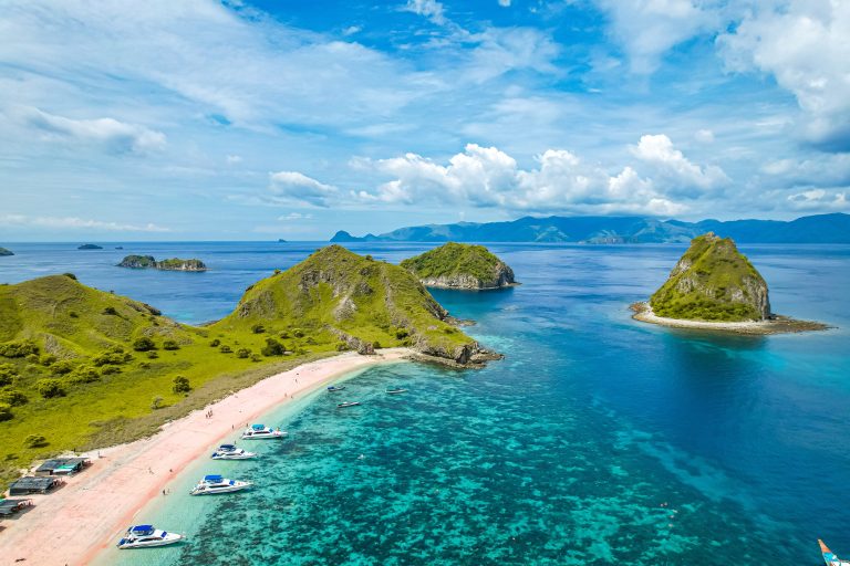 Beautiful,View,Of,Beach,,Pink,Beach,Komodo,Island,Indonesia,,Beach