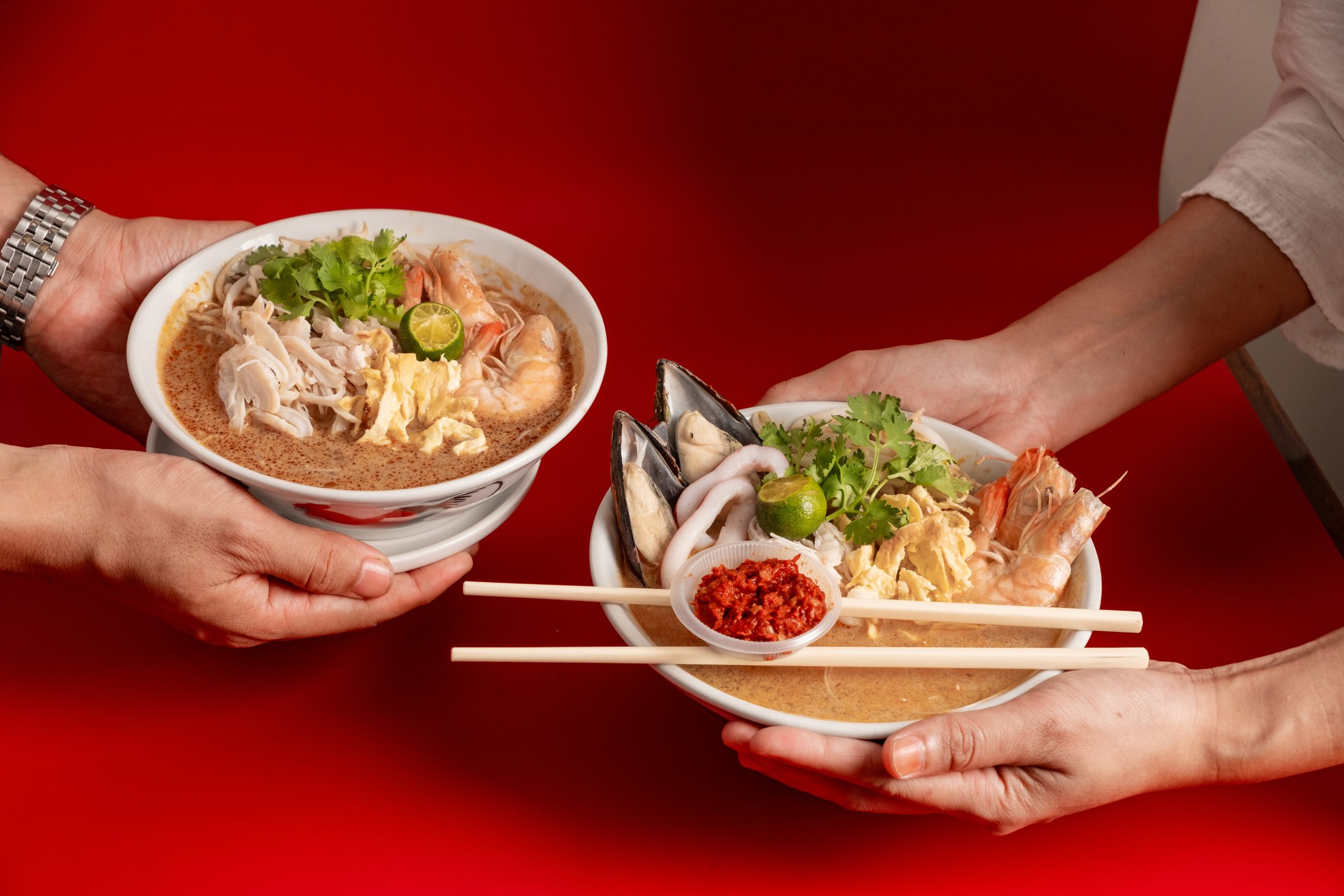 Hands,On,Sarawak,Laksa,,A,Spicy,And,Flavorful,Dish,That