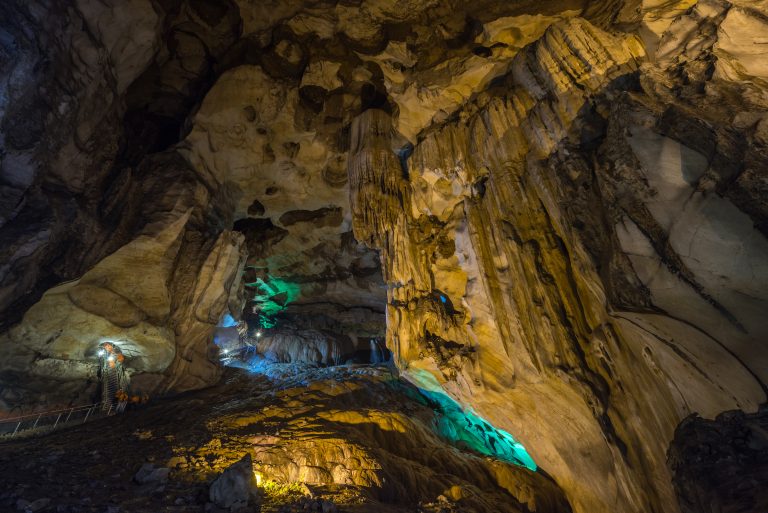 Perak,,Malaysia,-,25th,April,2015;,Gua,Tempurung,Is,A