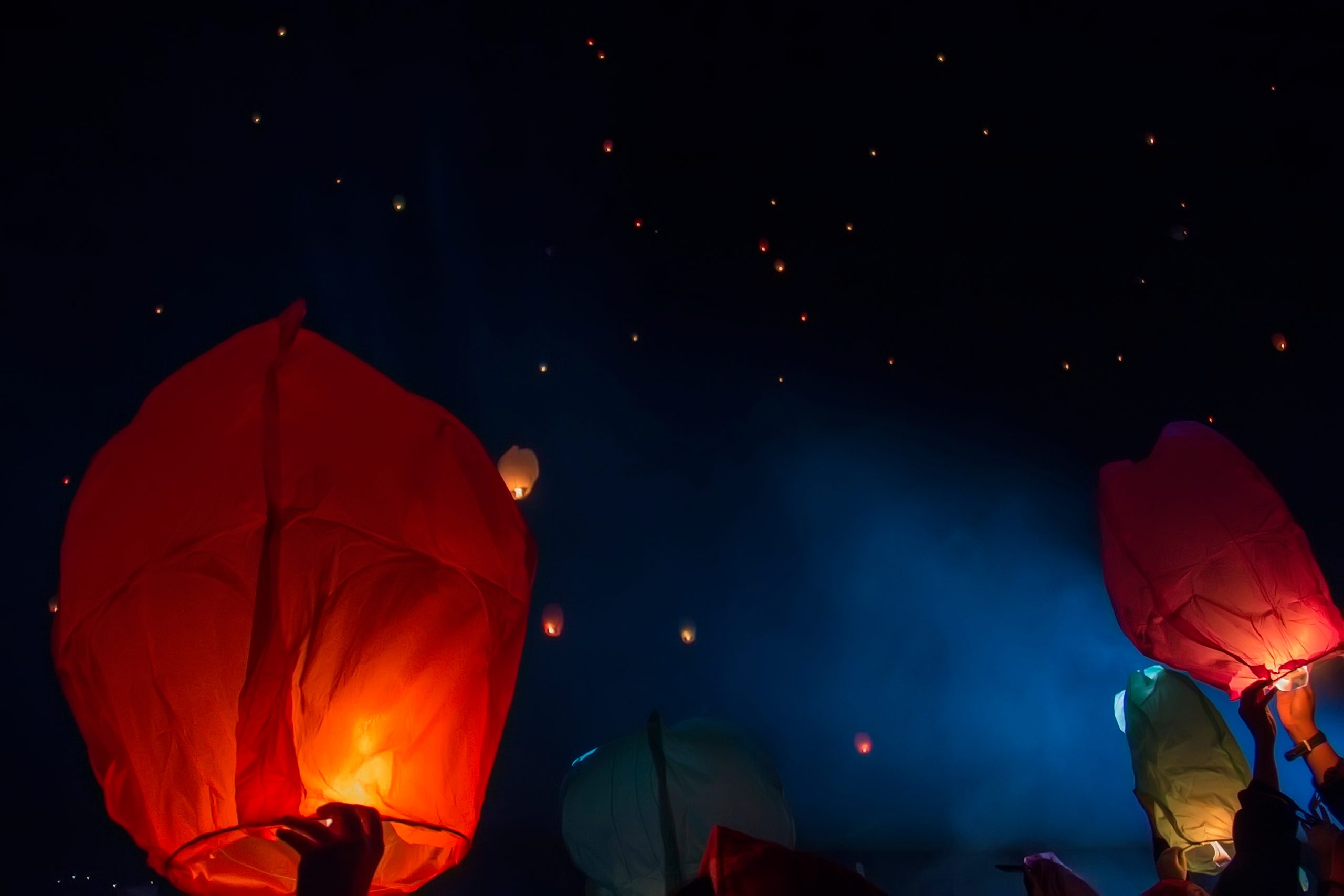 Swarms,Of,Sky,Floating,Lanterns,During,Festival,Traditional,Dieng,,Wonosobo
