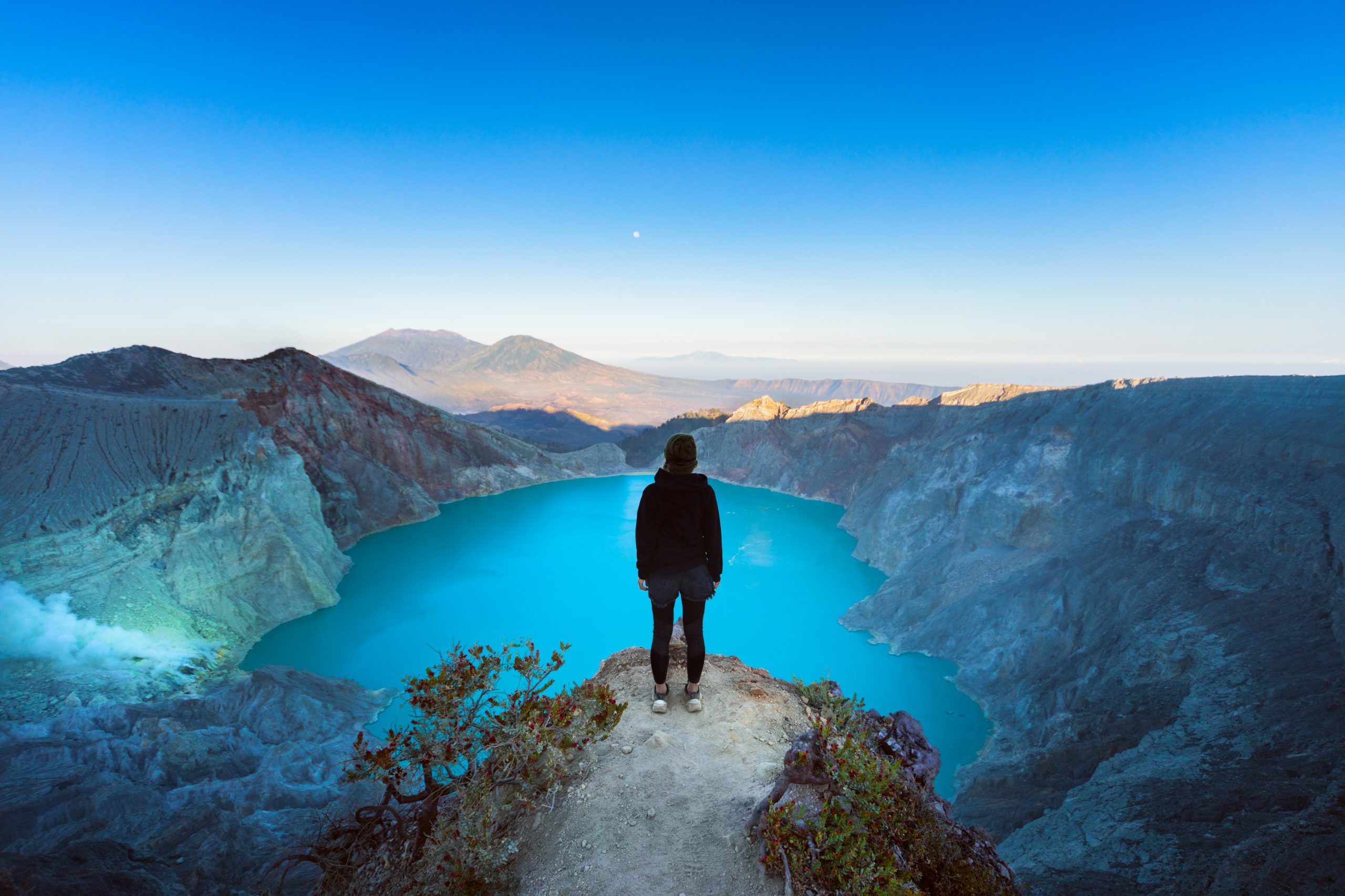 At,Sunrise,Girl,Stand,On,Rock,Under,Volcano,Kawah,Ijen